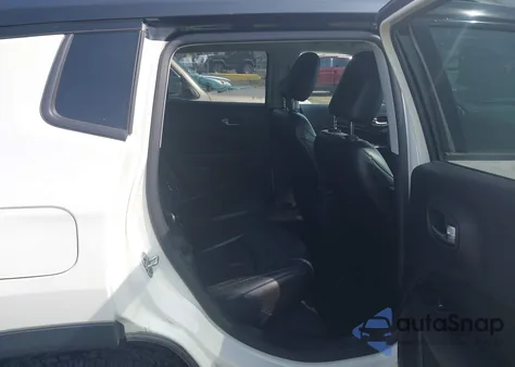 2020 Jeep Compass Altitude 4X4 z USA, uszkodzony, nr VIN 3C4NJDBB6LT157841